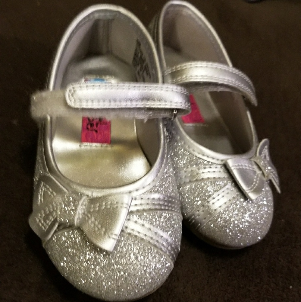 Toddlers size 6 Dress Shoes